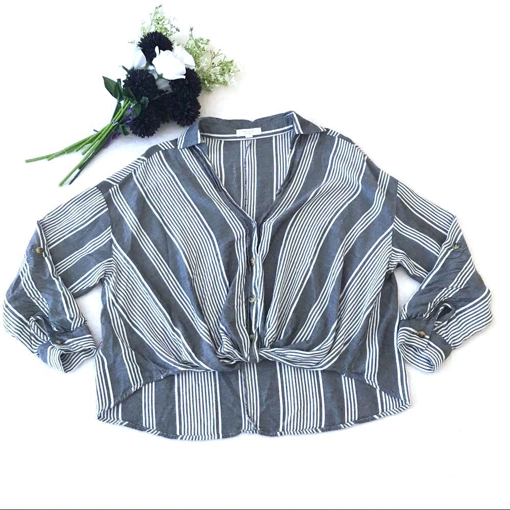 Blu Pepper Day to Day Striped Button Down Top Size Small Gray White